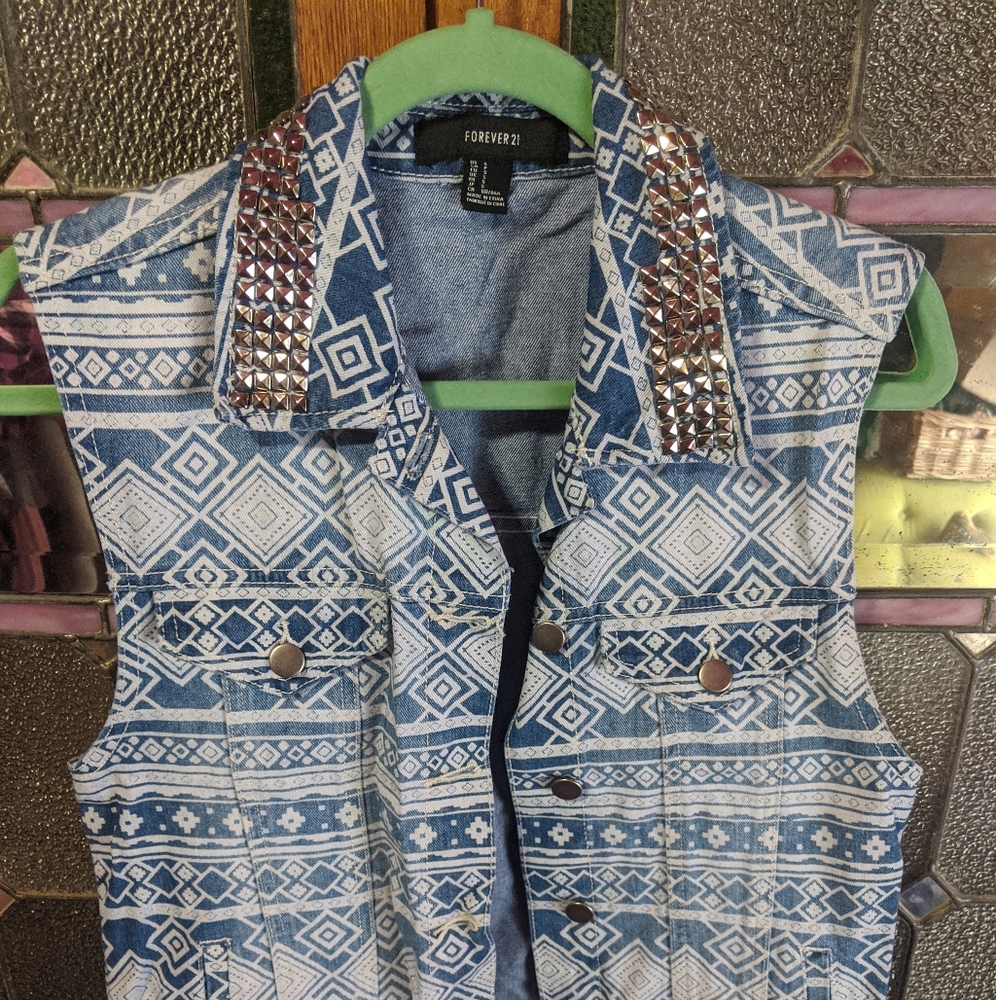Studded Punk Collar Jean Vest - Picture 2 of 5